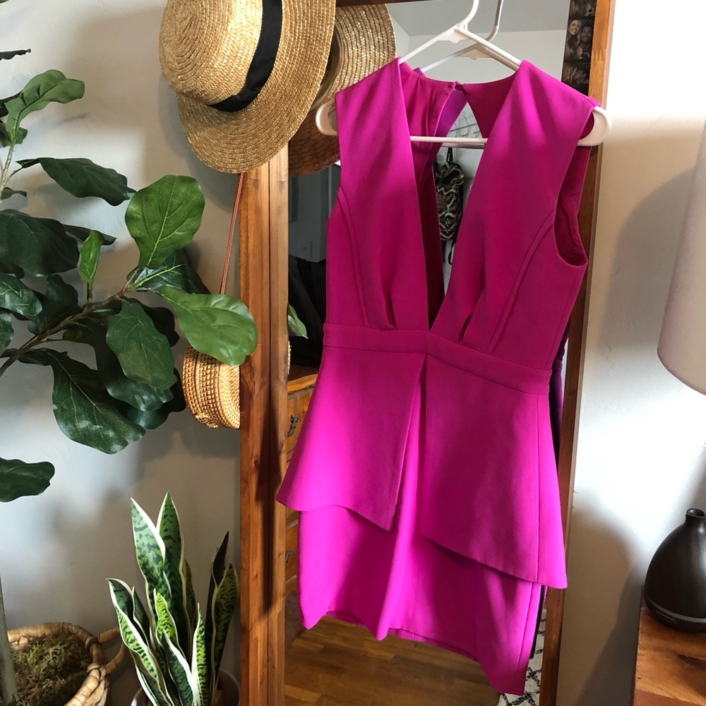 Never been worn fusia XS finders keepers dress